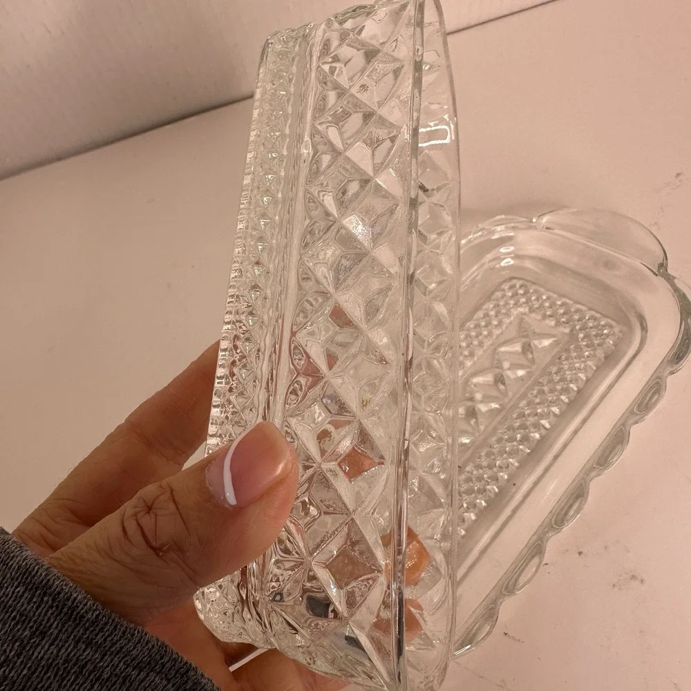 Clear‎ Pressed Glass Butter Dish Scalloped Covered Diamond Pattern Lid 2-Piece